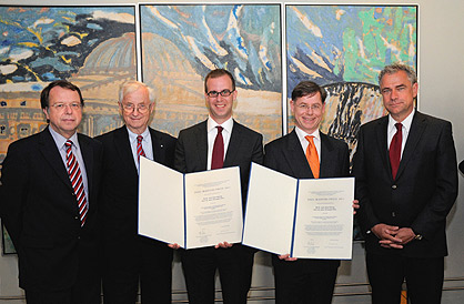 Die Preistr�ger Dr. med. Kaan Boztug und Prof. Dr. med. Christoph Klein.